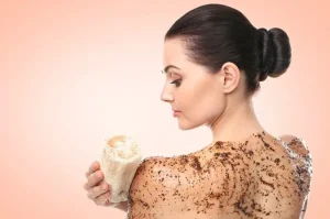 Cara Pakai Body Scrub yang Benar Agar Kulit Tubuh Glowing dan Awet Muda di Usia 40-an