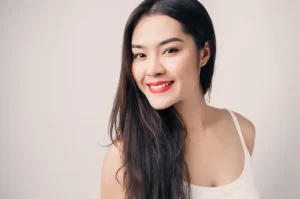 Tips Makeup Glowing tanpa Terlihat Menor
