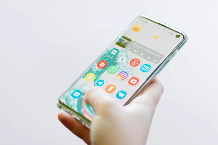 HP Android dengan Daya Tahan Baterai Terbaik