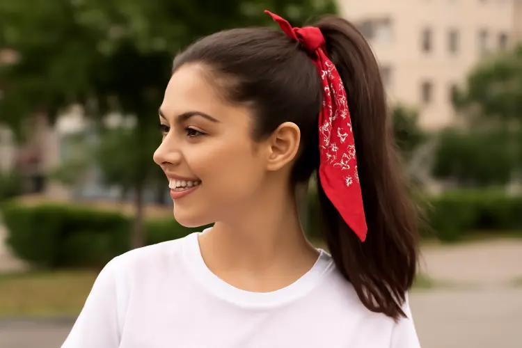 High Ponytail dengan Bandana Playful